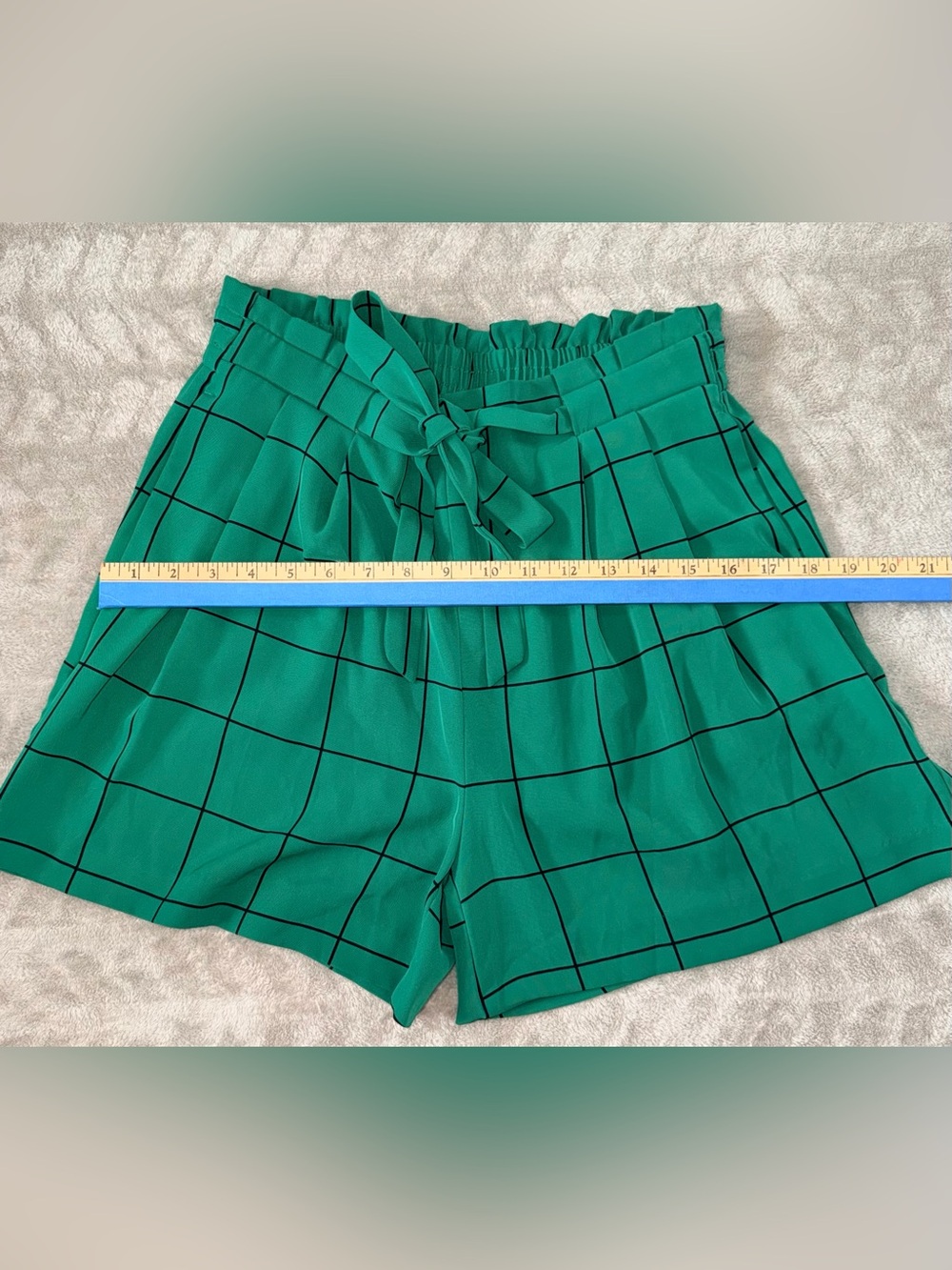 Worthington Paperbag Waist Shorts in high-rise green plaid/windowpane-size 6 - Picture 5 of 9